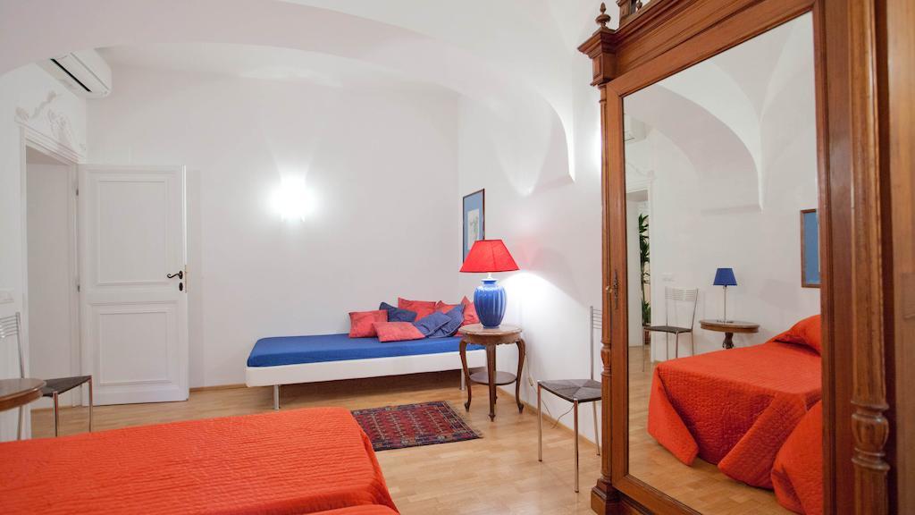 City Center Apartment Рим Номер фото